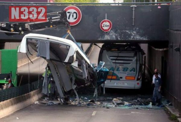 TRES HERIDOS GRAVESEN UN ACCIDENTE DE UN AUTOBUS ESCOLAR ESPAÑOL EN FRANCIA