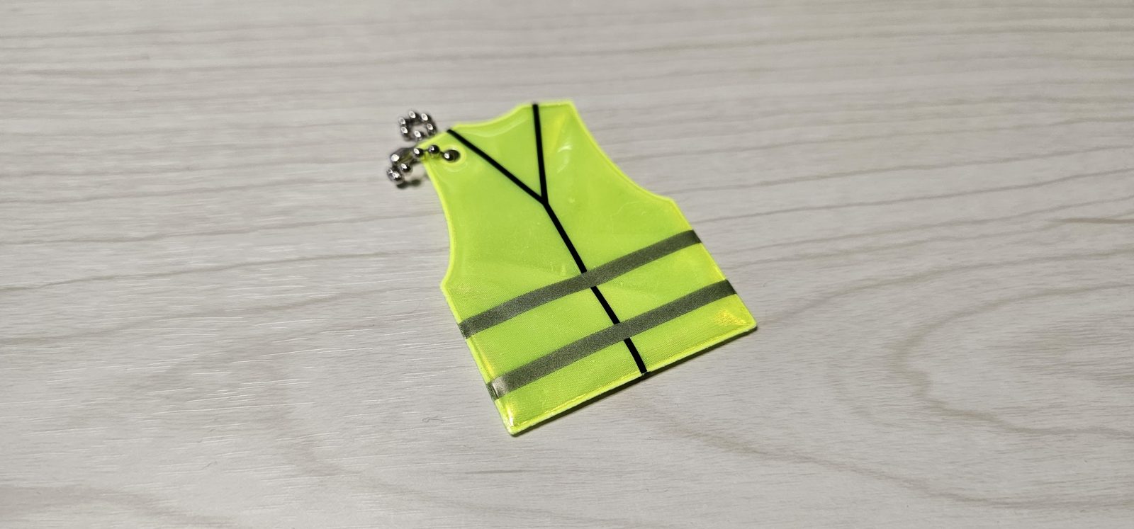 As daylight hours shorten across Spain, visibility becomes one of the most crucial elements of road safety. Every driver, cyclist, and pedestrian has a part to play in ensuring they can be seen — and can see others.